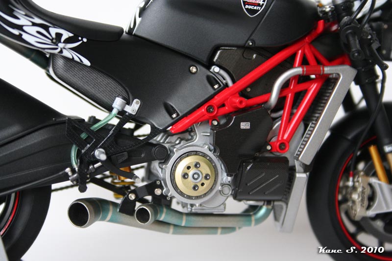 "Black Beauty" - Ducati GP4 Img_5717