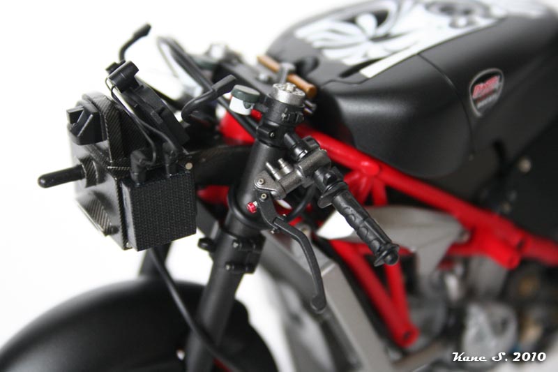 "Black Beauty" - Ducati GP4 Img_5718