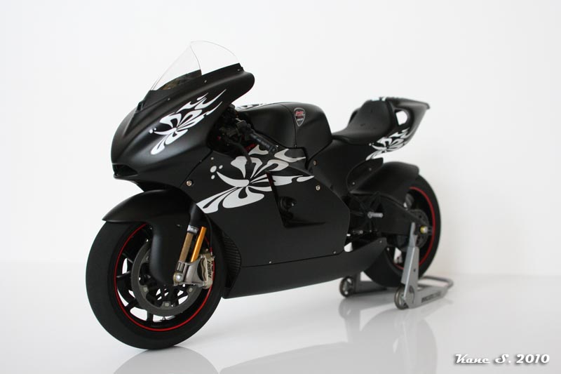 "Black Beauty" - Ducati GP4 Img_5720