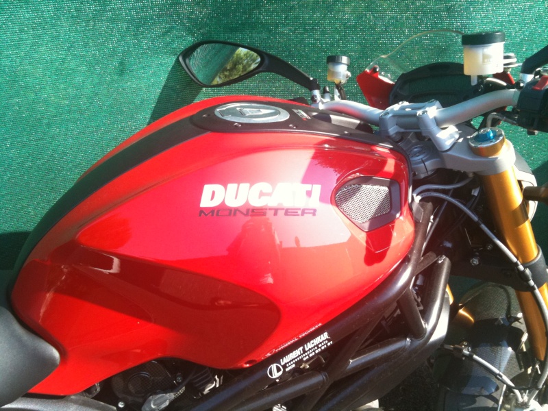GP à la révision, le cons me prête une Ducati monster 1100s !  Img_0513