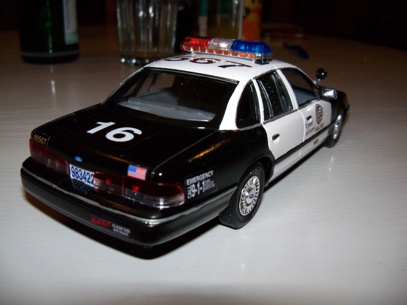 Ford Crown (LAPD) von Lindberg 1:25 FERTIG 101_1211