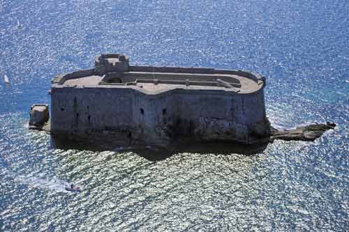 Monuments ou objets qui ressemblent au fort Boyard Fort_d10