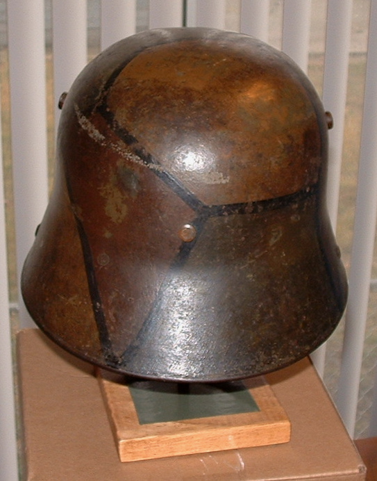 Un bon stahlhelm 1916 camouflé : Buntfarbenaufdruck ou buntfarnanstrich Camo_b10