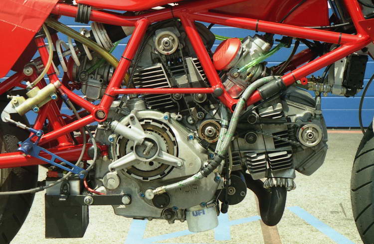 Ducati: Vraiment beau matos.... - Page 3 03080610