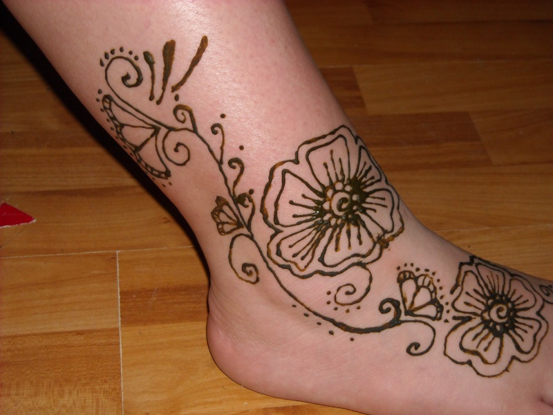 Henna challenge: feet 04112011