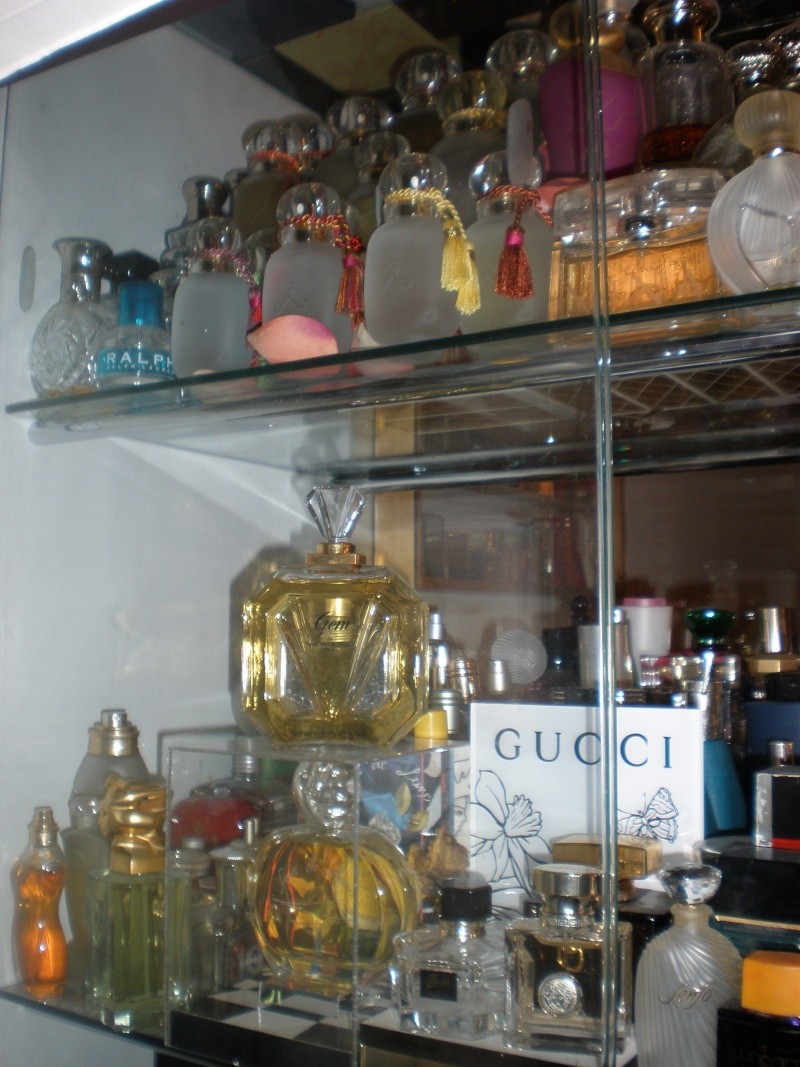 Ma collection de flacons de parfum P2140411