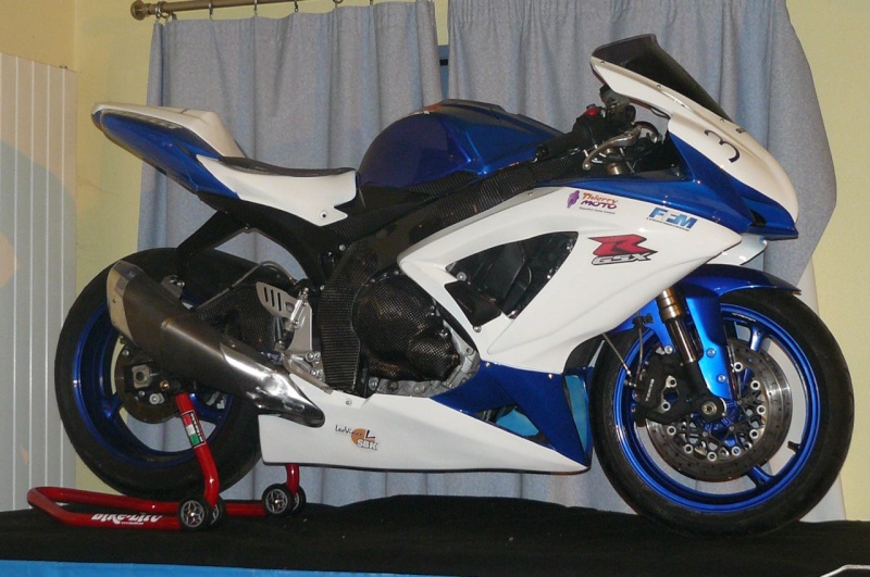 [SUZUKI] 600 gsxr k8 piste P1050212