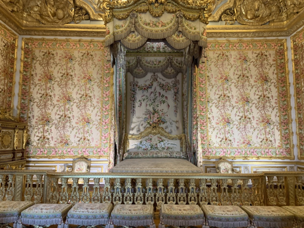 La chambre de la Reine à Versailles - Page 7 0a6ab110
