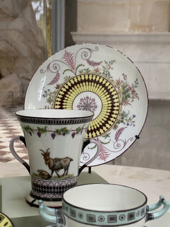 Service de Marie-Antoinette pour Rambouillet en porcelaine de Sèvres 2e31a010