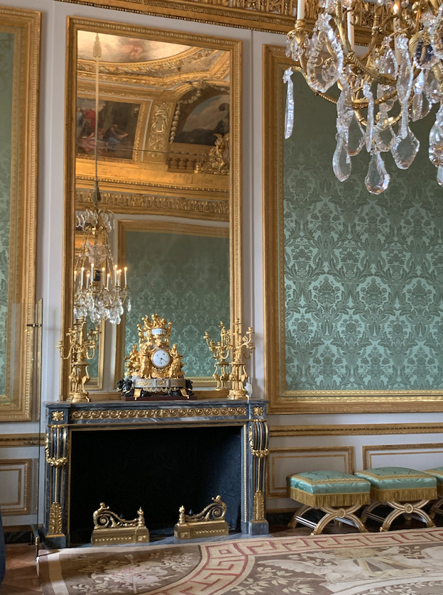 Grand appartement de la reine à Versailles - Page 2 421