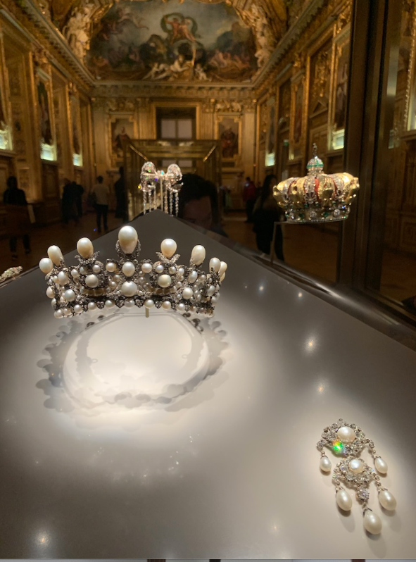 Les bijoux et diamants de la Couronne de France 516