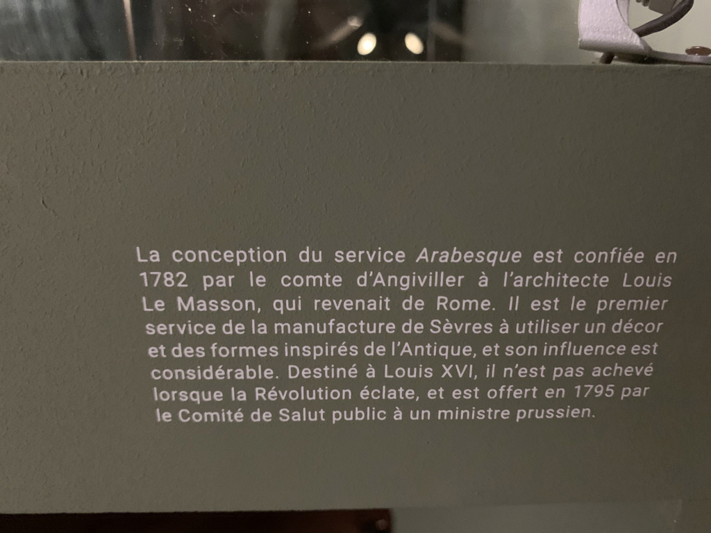 Les services en porcelaine de Sèvres de Louis XVI 71ef9e10