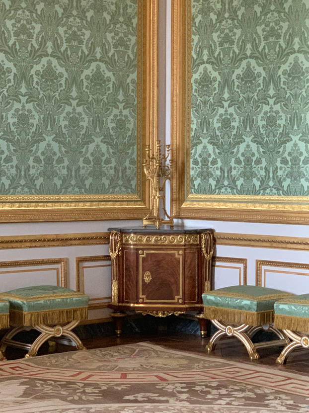 Grand appartement de la reine à Versailles - Page 2 816