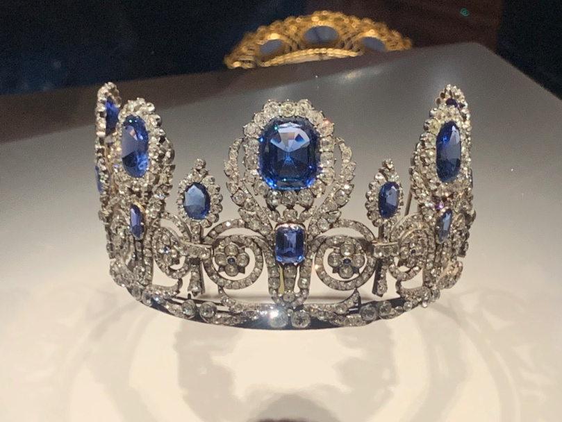 Les bijoux et diamants de la Couronne de France 826