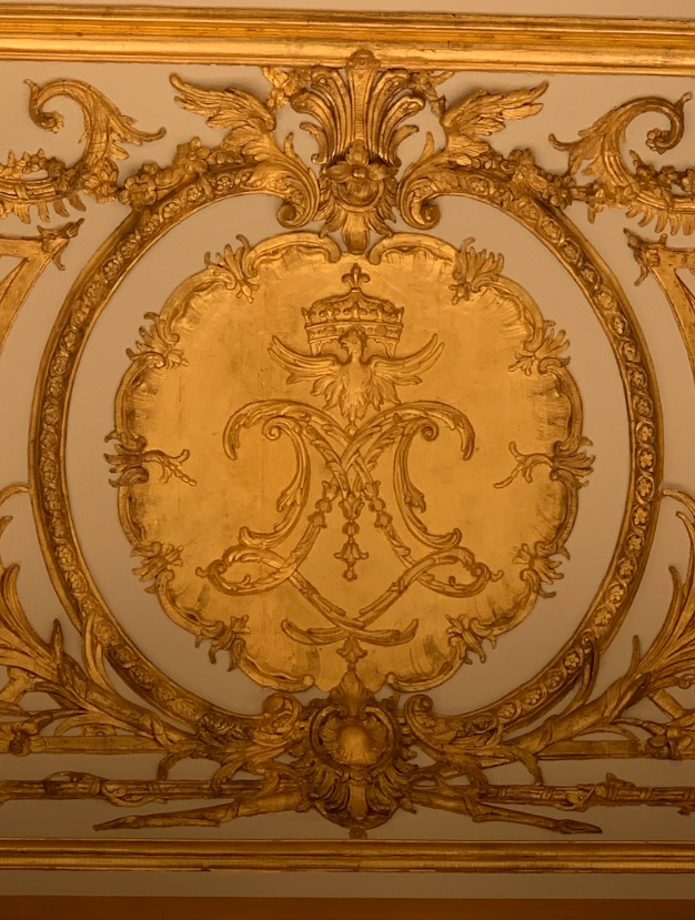 chambre - La chambre de la Reine à Versailles - Page 6 Captu332