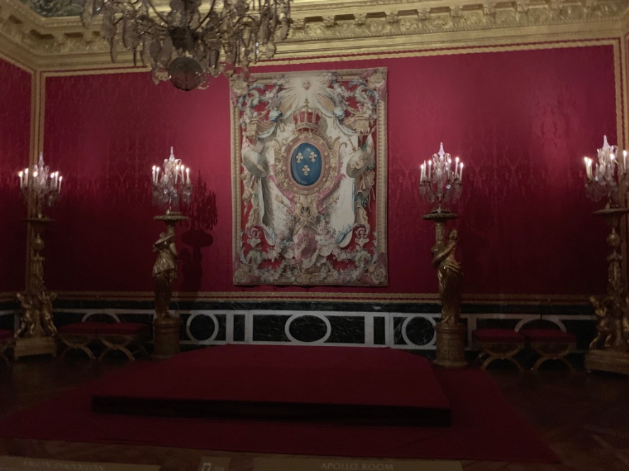 La salle d'Apollon au château de Versailles Captu346