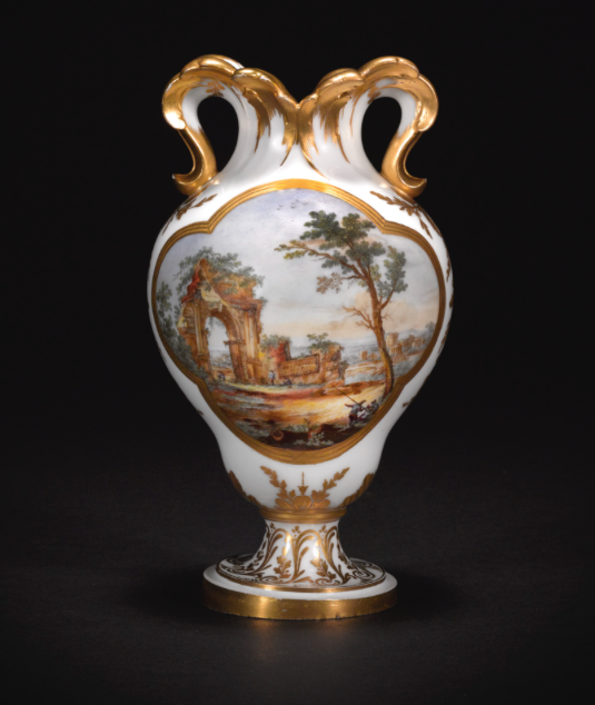 Le premier vase en porcelaine de Sèvres acheté par Marie-Antoinette en 1774 Captur38