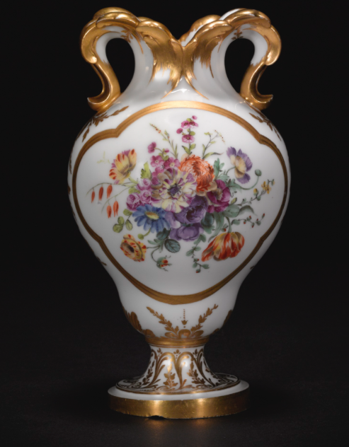 Le premier vase en porcelaine de Sèvres acheté par Marie-Antoinette en 1774 Captur39