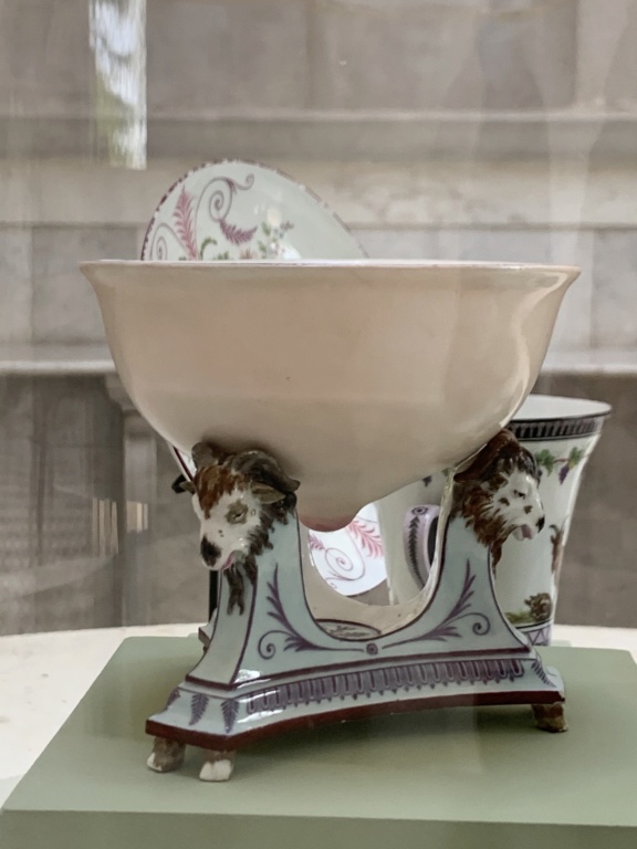 Service de Marie-Antoinette pour Rambouillet en porcelaine de Sèvres E73c4110