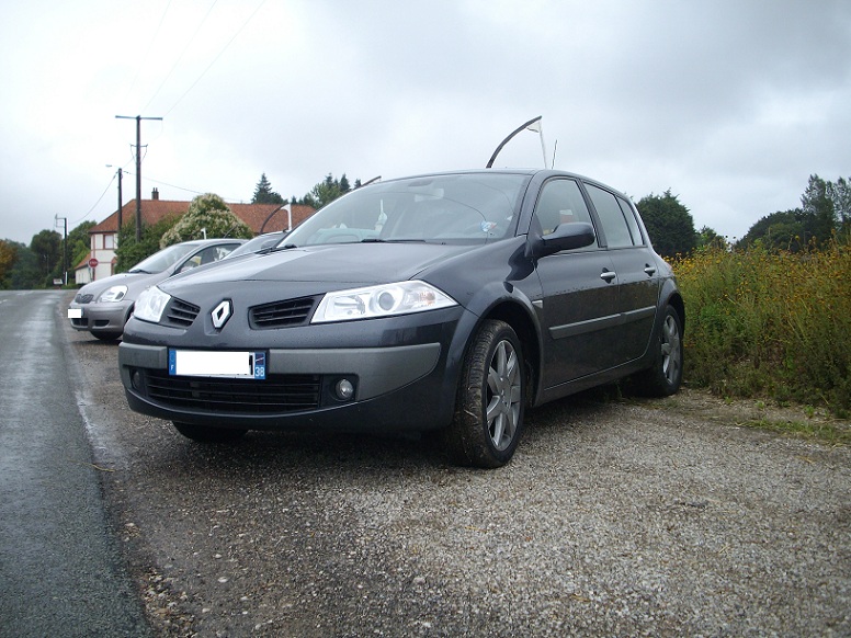 Ma "Black Shadow" : mégane 2 phase 2 dynamique 1.5l dci105 - Page 2 Imgp0412