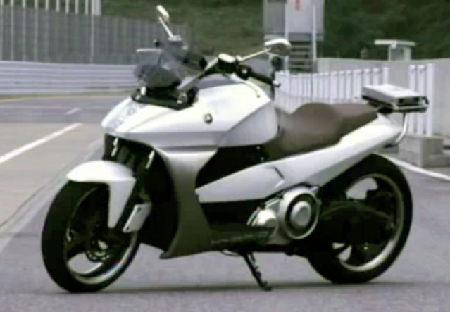 Yamaha et son proto HV-X hybrid Img_0631