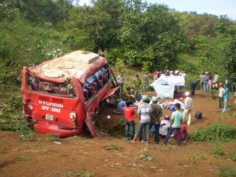 Tai nạn thảm khốc ở Đắk Nông, 37 người thương vong Tai-na10