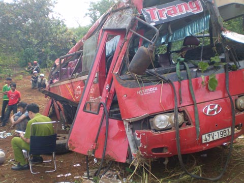 Tai nạn thảm khốc ở Đắk Nông, 37 người thương vong Tai-na11