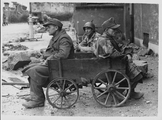 Diverses photos de la WWII (fichier 8) - Page 23 105713