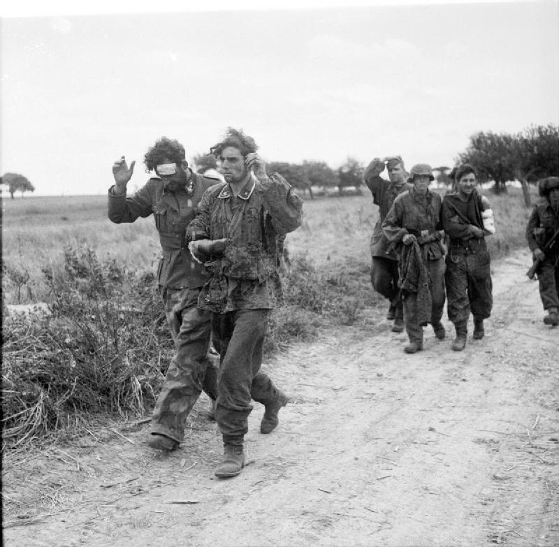 Soldats prisonniers de l'ennemi - Page 3 12839