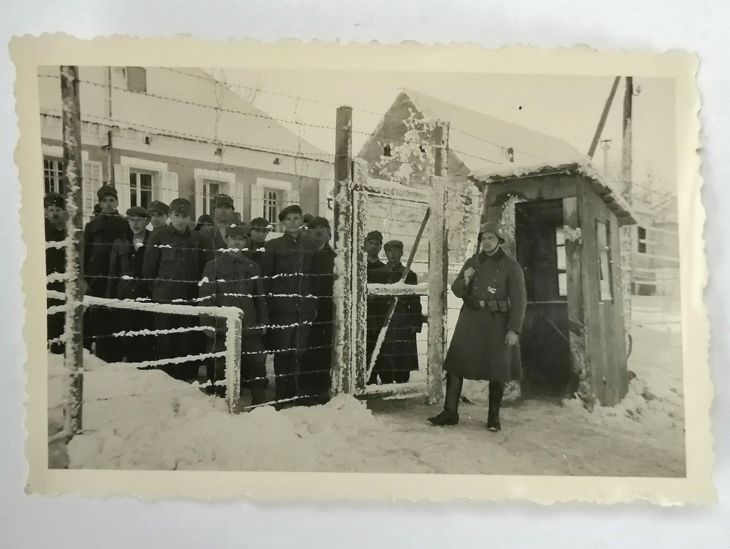 Soldats prisonniers de l'ennemi - Page 9 234