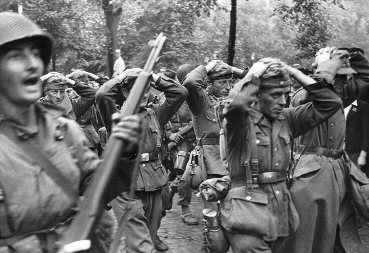 Soldats prisonniers de l'ennemi - Page 5 33331