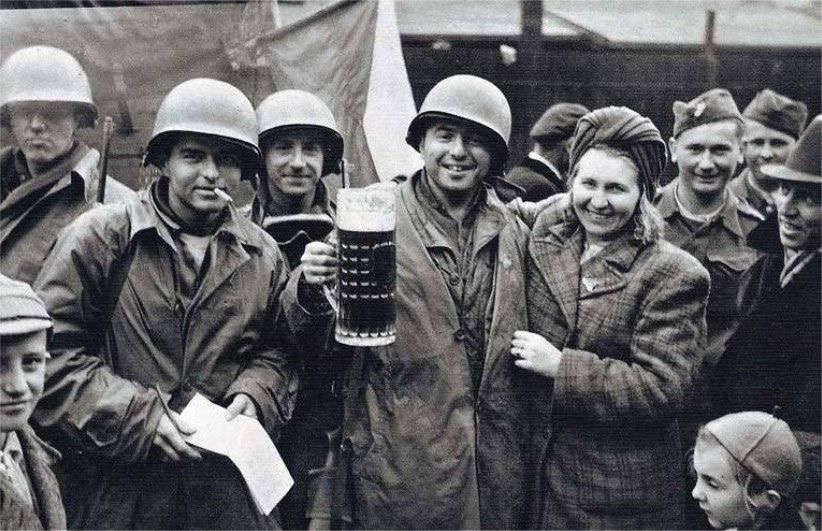 Diverses photos de la WWII - Page 37 5841