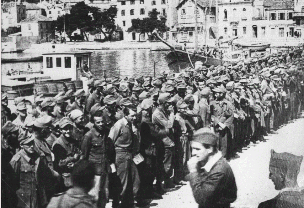 Soldats prisonniers de l'ennemi - Page 8 Bisovo10