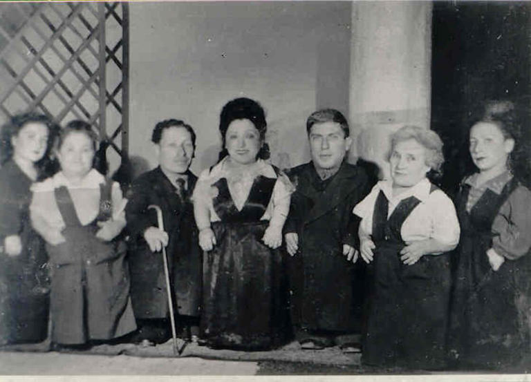 Les Ovitz, famille juive de nains Ovitz110