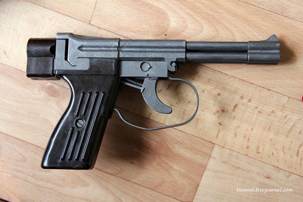 Pistolet russe très spécial Underw10