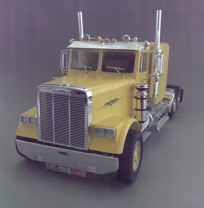 Freightliner Conventional / Revell, 1:25 Imag4519