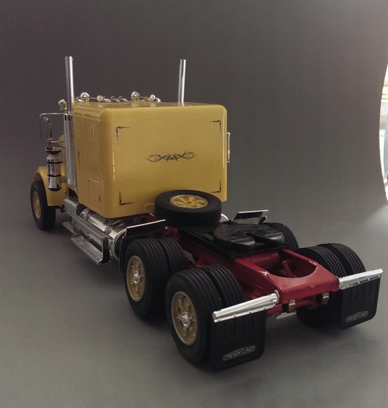 Freightliner Conventional / Revell, 1:25 Imag4521