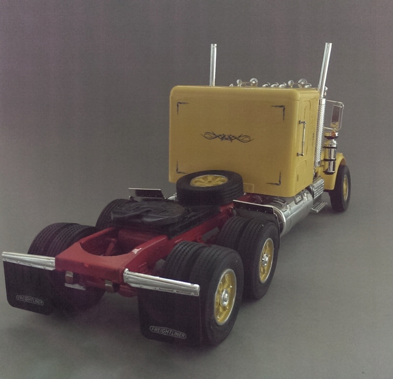 Freightliner Conventional / Revell, 1:25 Imag4522