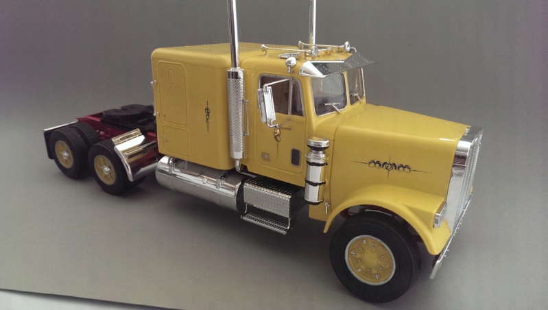 Freightliner Conventional / Revell, 1:25 Imag4526