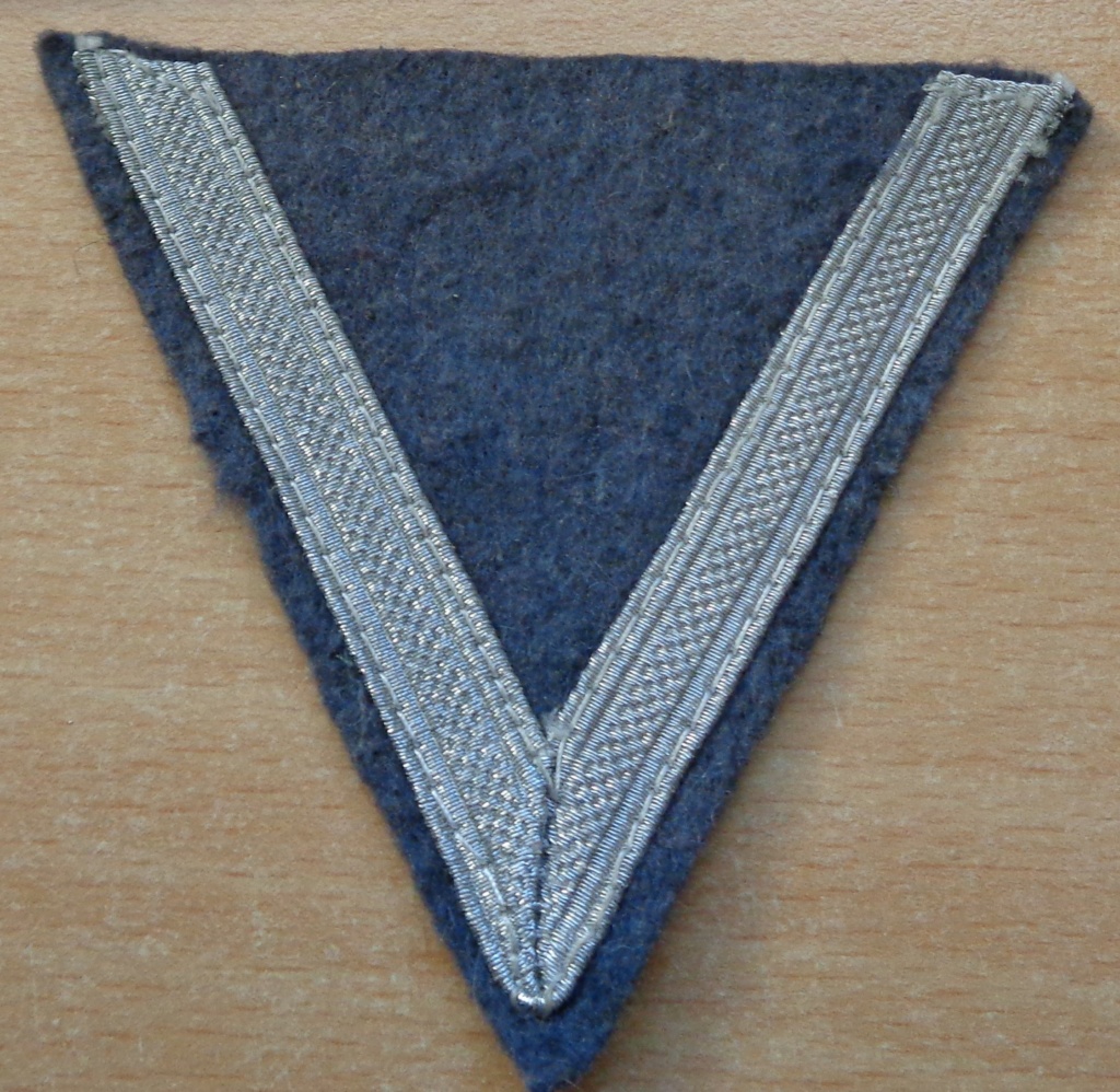 insigne allemand de manche de gefreiter luftwafe Dsc07354