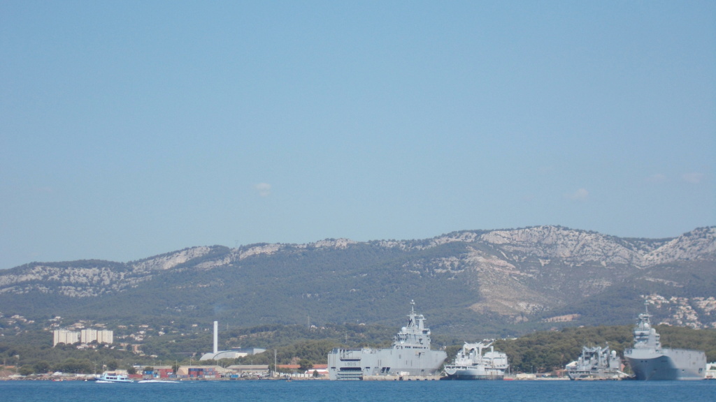 [Les ports militaires de métropole] Port de Toulon - TOME 2 - Page 4 Dscn2211