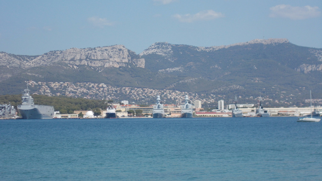 [Les ports militaires de métropole] Port de Toulon - TOME 2 - Page 4 Dscn2213