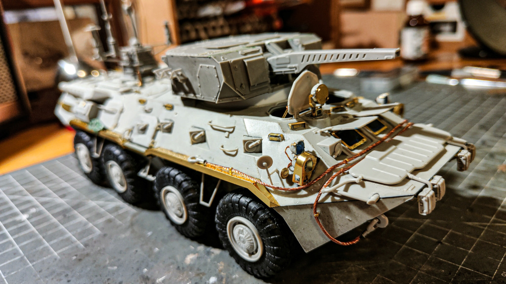 BTR80 trumpter 1/35 dans diorama avec KAMAZ VDV 1/35 Meng 16764911