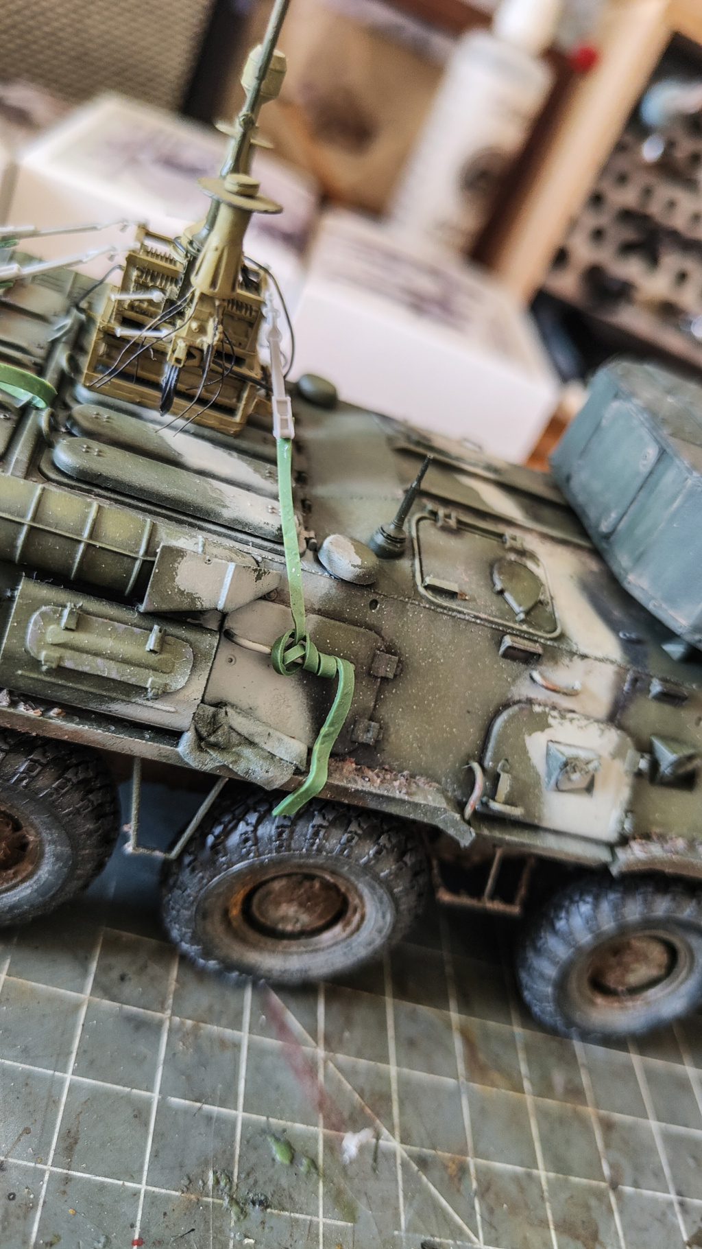 BTR80 trumpter 1/35 dans diorama avec KAMAZ VDV 1/35 Meng 16860311