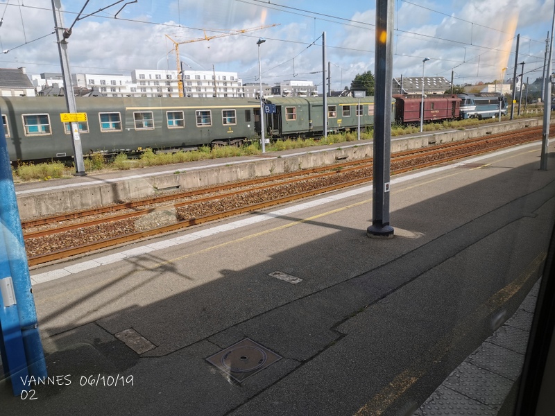 Le train croisière de l'AA06/10/19ARV en gare de Vannes le 06/10/19 Img_2266