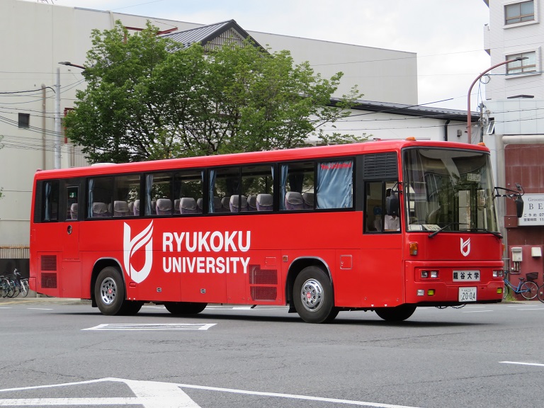 [2022年の夏][京都市] 龍谷大学のバス Img_5253