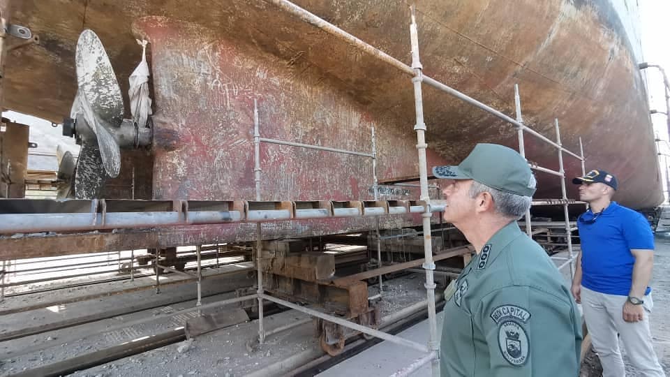 Escuadrón de buques anfibios y servicios - Página 26 89924811