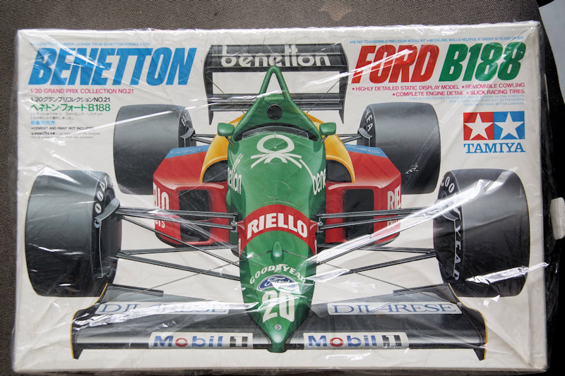 Benetton B188 - Tamiya 1/20ème X2 Dsc00055