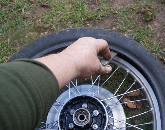 pneu - Changer un pneu K82_1310