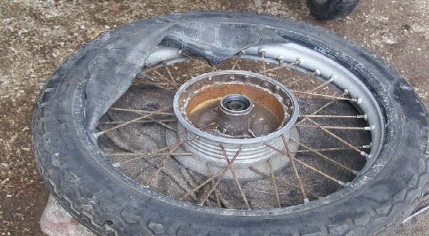 pneu - Changer un pneu K82_711